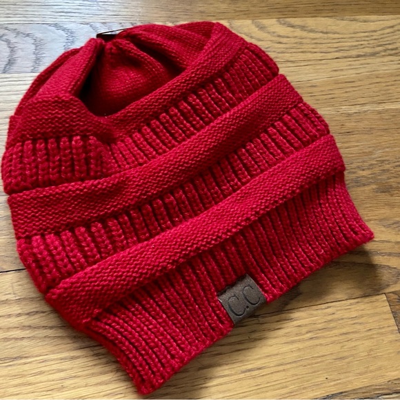 Beanie Red - Picture 1 of 3